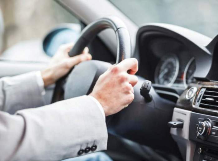 آموزش کامل رانندگی شهری (از نشستن در خودرو تا حرکت) برای تازه کارها