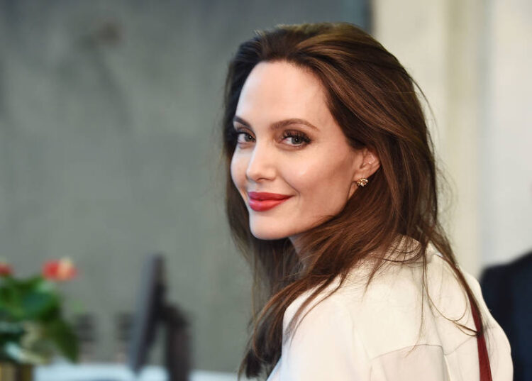 بیوگرافی کامل آنجلینا جولی (Angelina Jolie) از کودکی تا به امروز